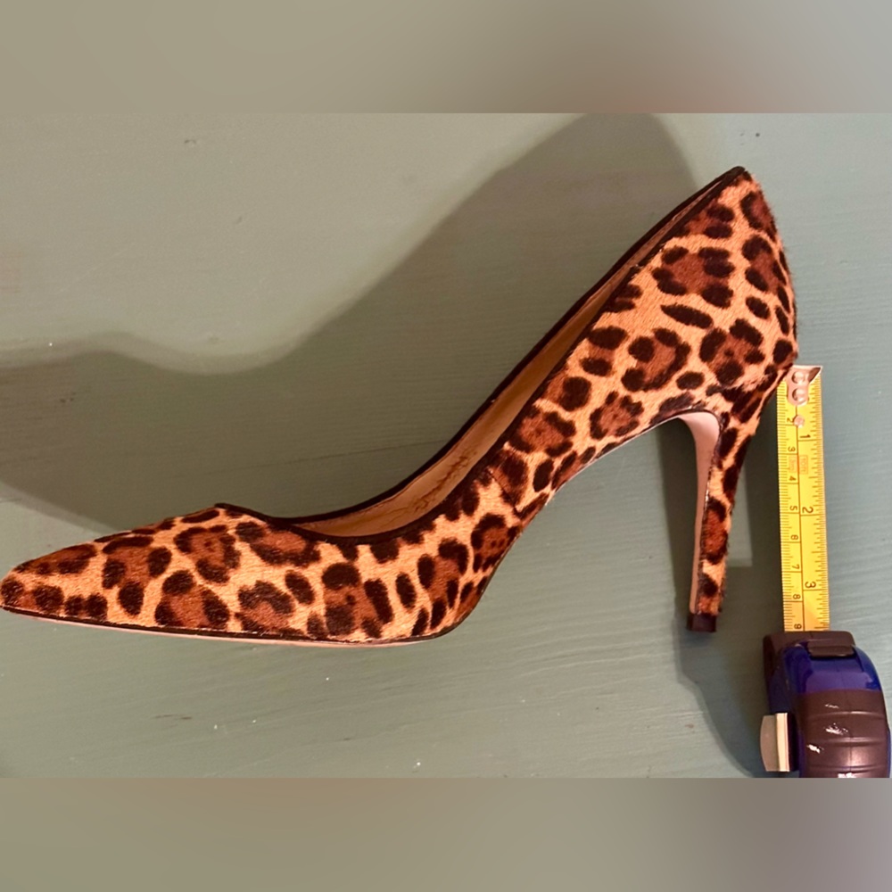 Leopard pumps - classy and elegant - leather upper